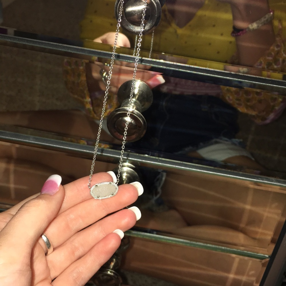 Kendra Scott necklace